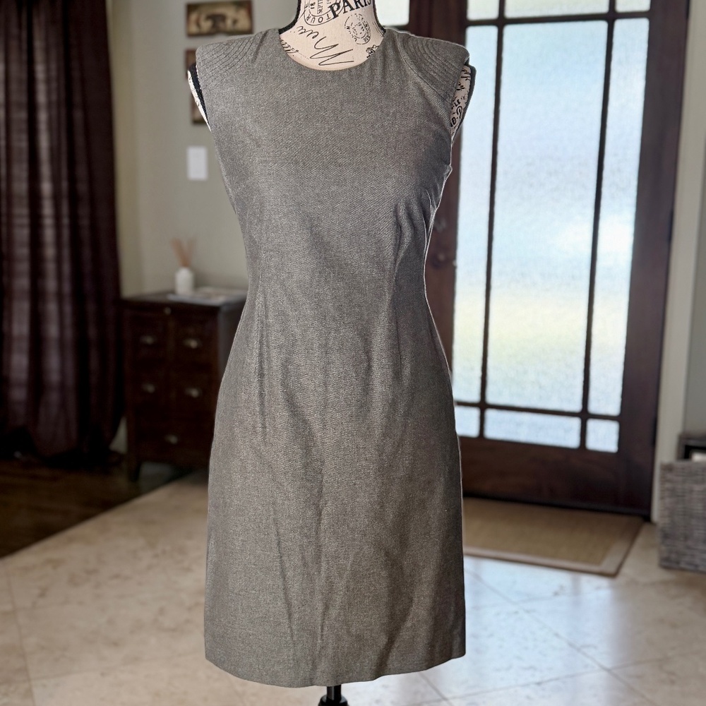 BANANA REPUBLIC | Padded Cap Sleeve Sheath Dress in Grey, Size 2P